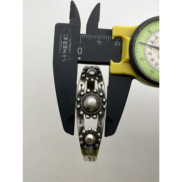 VINTAGE FRED HARVEY NATIVE AMERICAN STERLING SILVER CUFF BRACELET - Picture 10 of 11